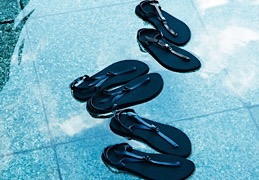 夏はサンダル